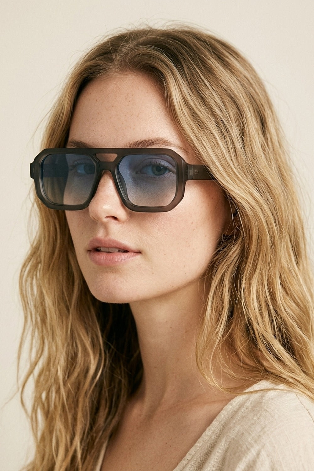 Lunettes de soleil surdimensionnées à monture carrée noire à dégradé avec bord épais