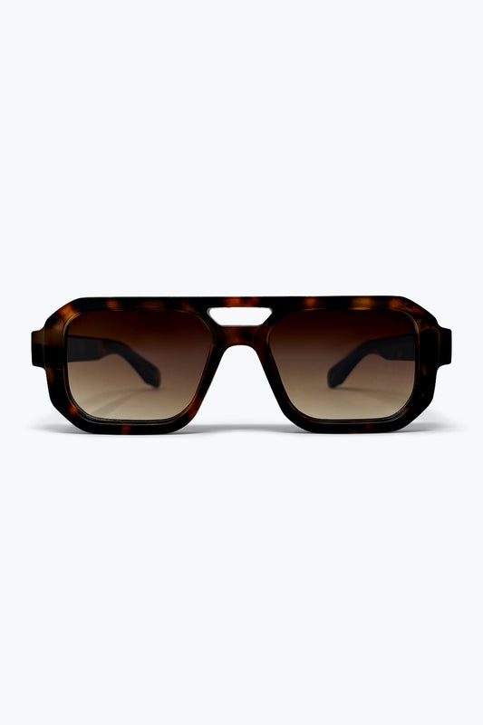 Lunettes de soleil surdimensionnées à monture angulaire en acétate écaille de tortue marron