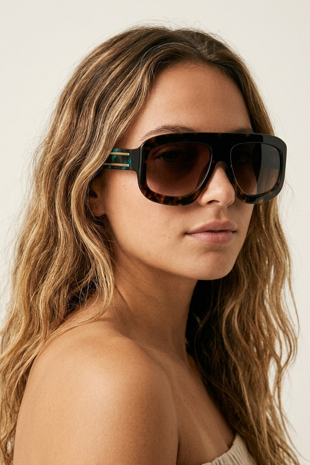 Lunettes de soleil à monture carrée effet écaille de tortue noire avec verres dégradés