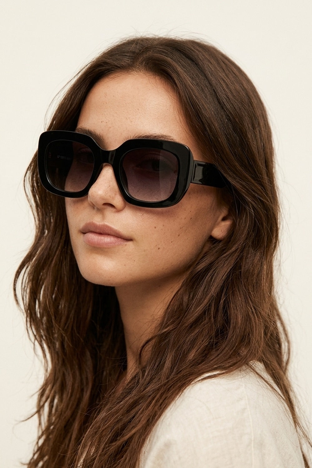 Lunettes de soleil noires surdimensionnées à monture carrée épaisse et dégradé