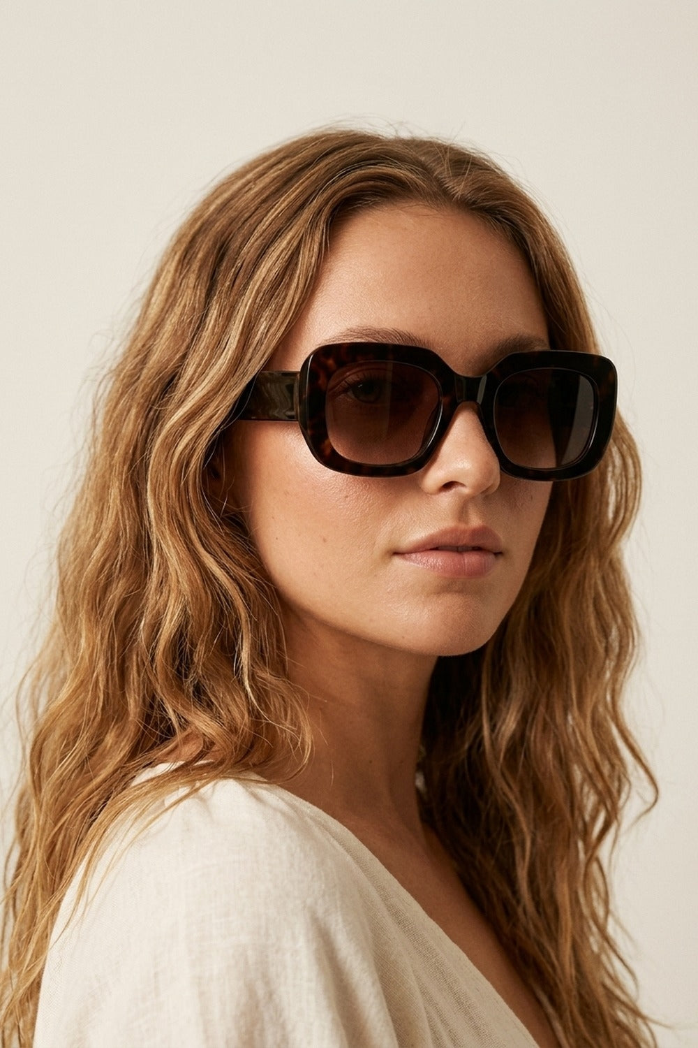 Lunettes de soleil surdimensionnées à monture carrée en acétate écaille de tortue noire