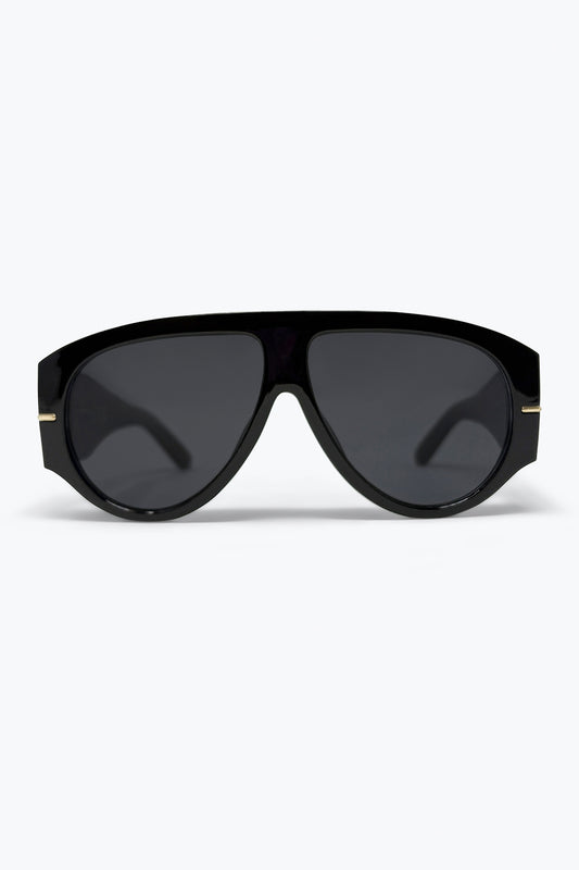 Lunettes de soleil aviateur à monture bouclier oversize noire avec bordure dorée