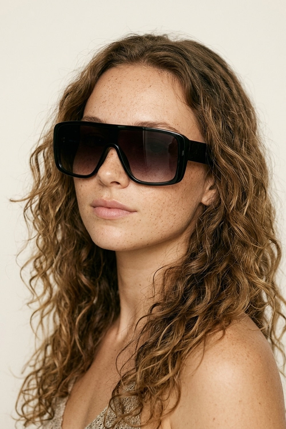 Lunettes de soleil noires à monture surdimensionnée avec verres dégradés