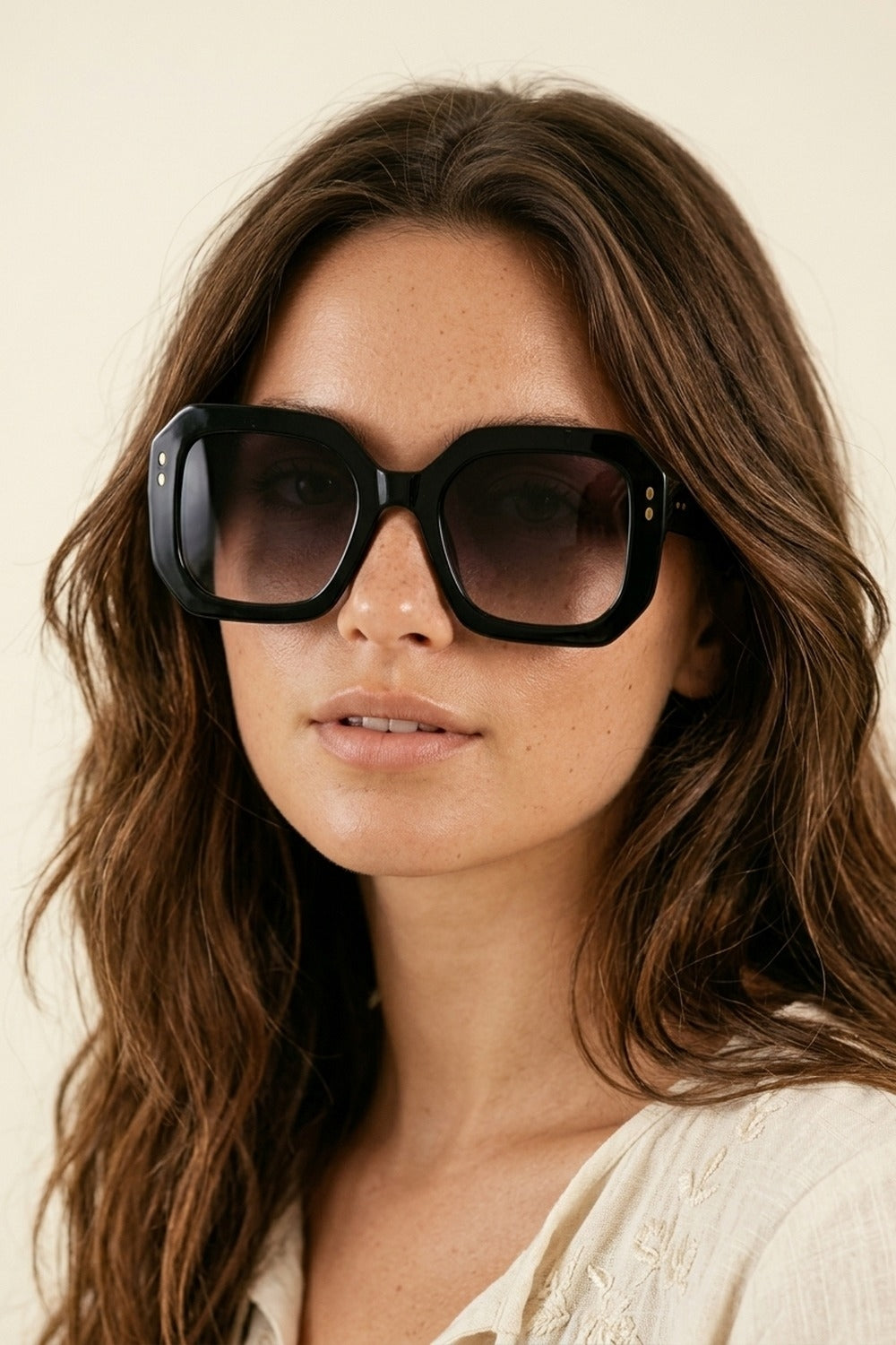 Lunettes de soleil à monture carrée oversize noire avec verres en dégradé