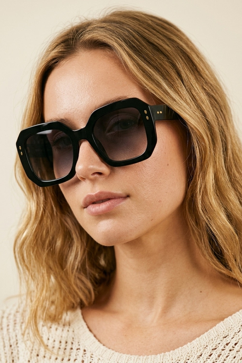 Lunettes de soleil carrées oversize audacieuses à verres dégradés noirs