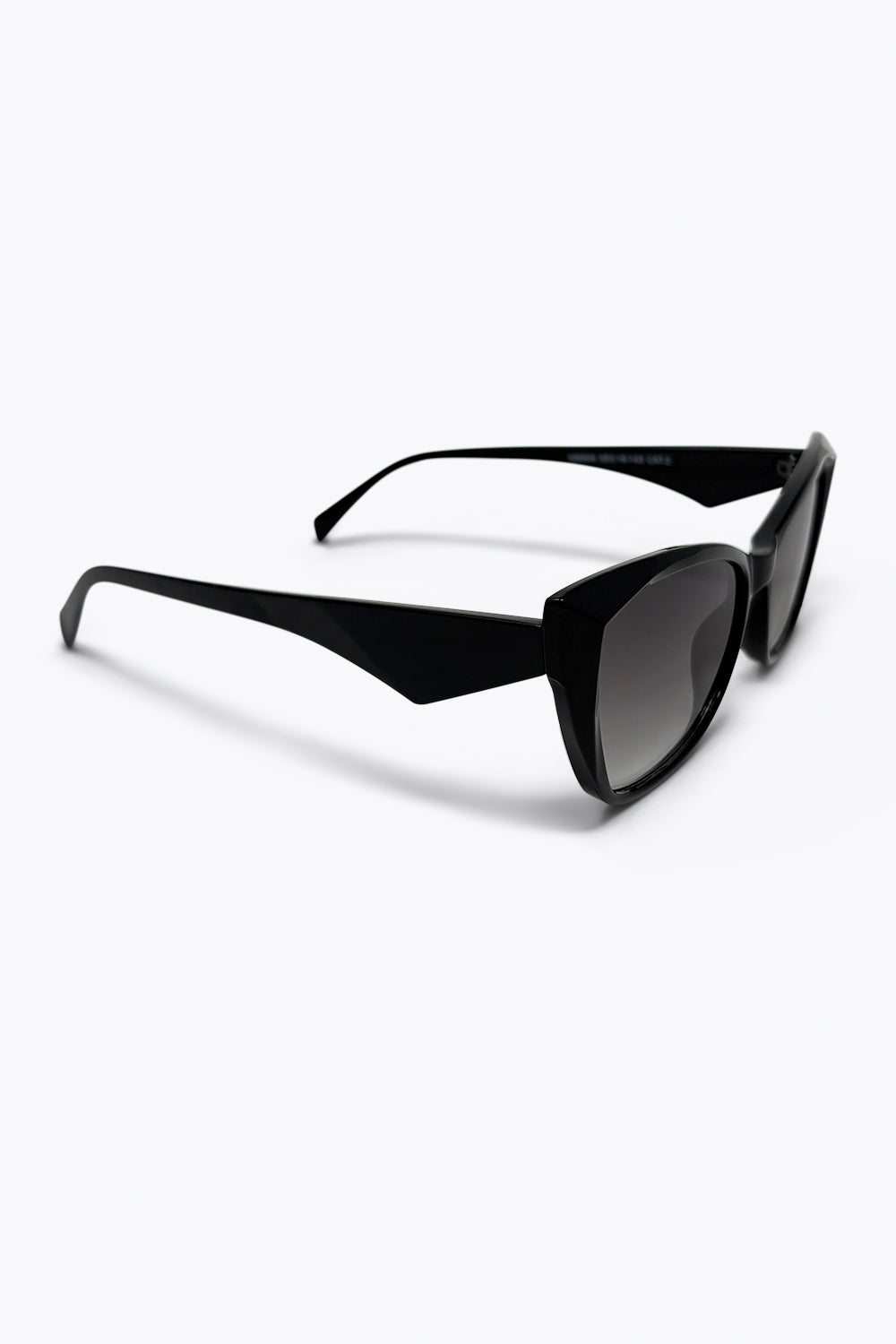 Lunettes de soleil à monture œil de chat noir brillant avec verres dégradés