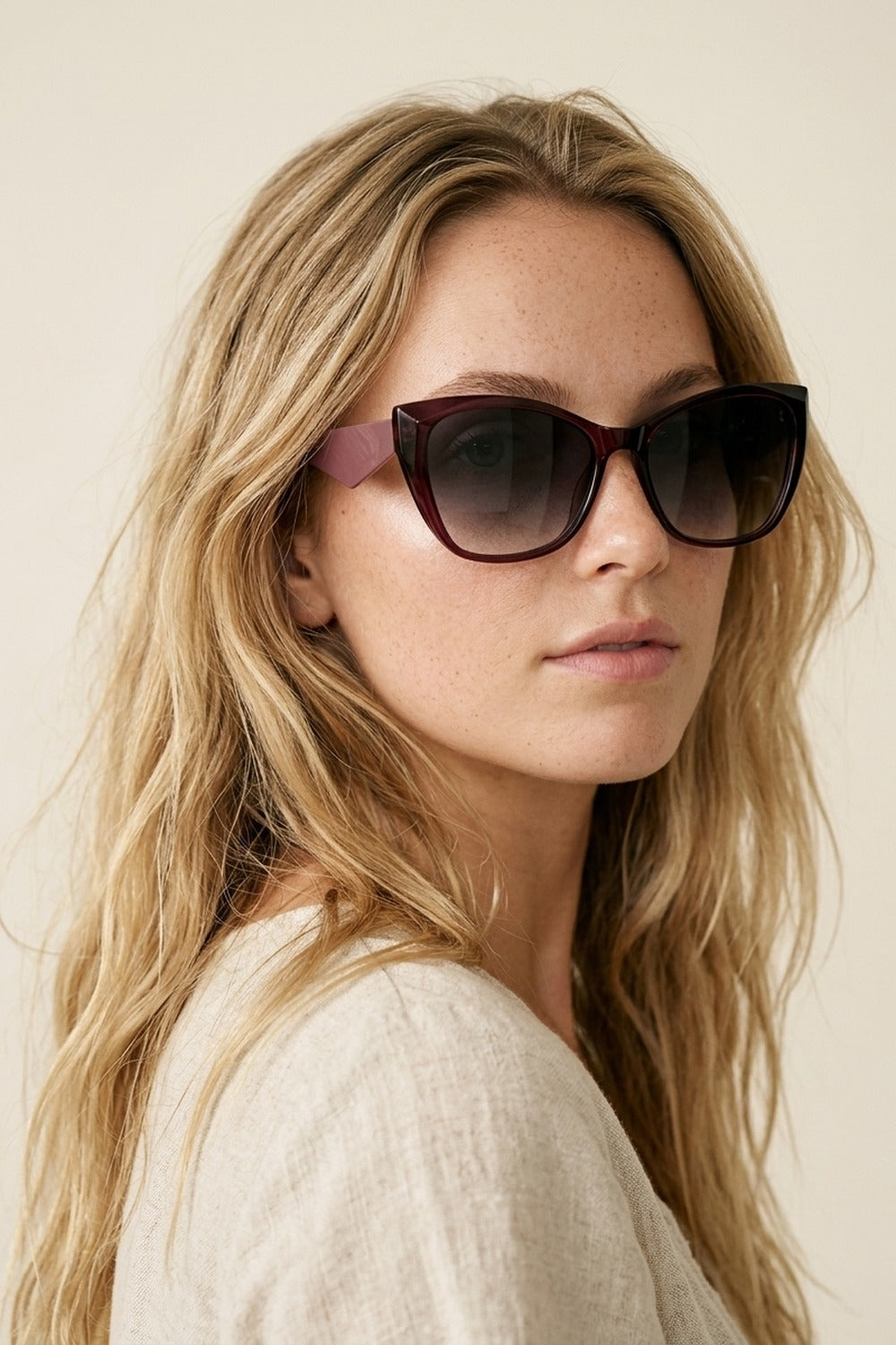 Lunettes de soleil oversize à monture œil de chat avec verres dégradés bordeaux