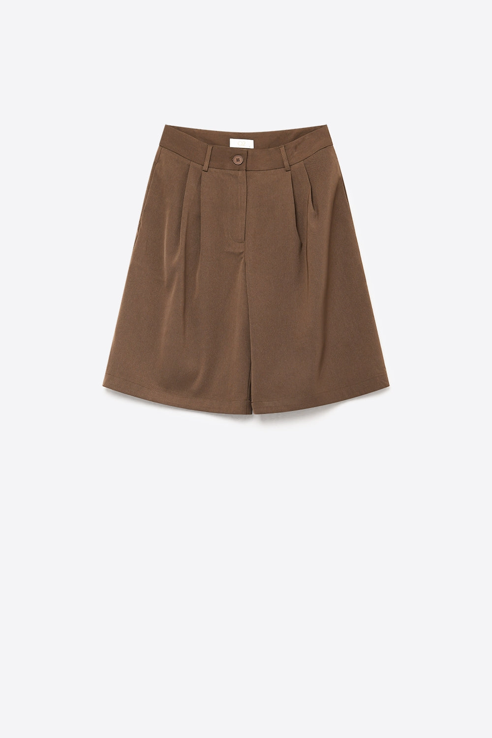shorts bermuda plissés marron longueur genou et coupe ajustée