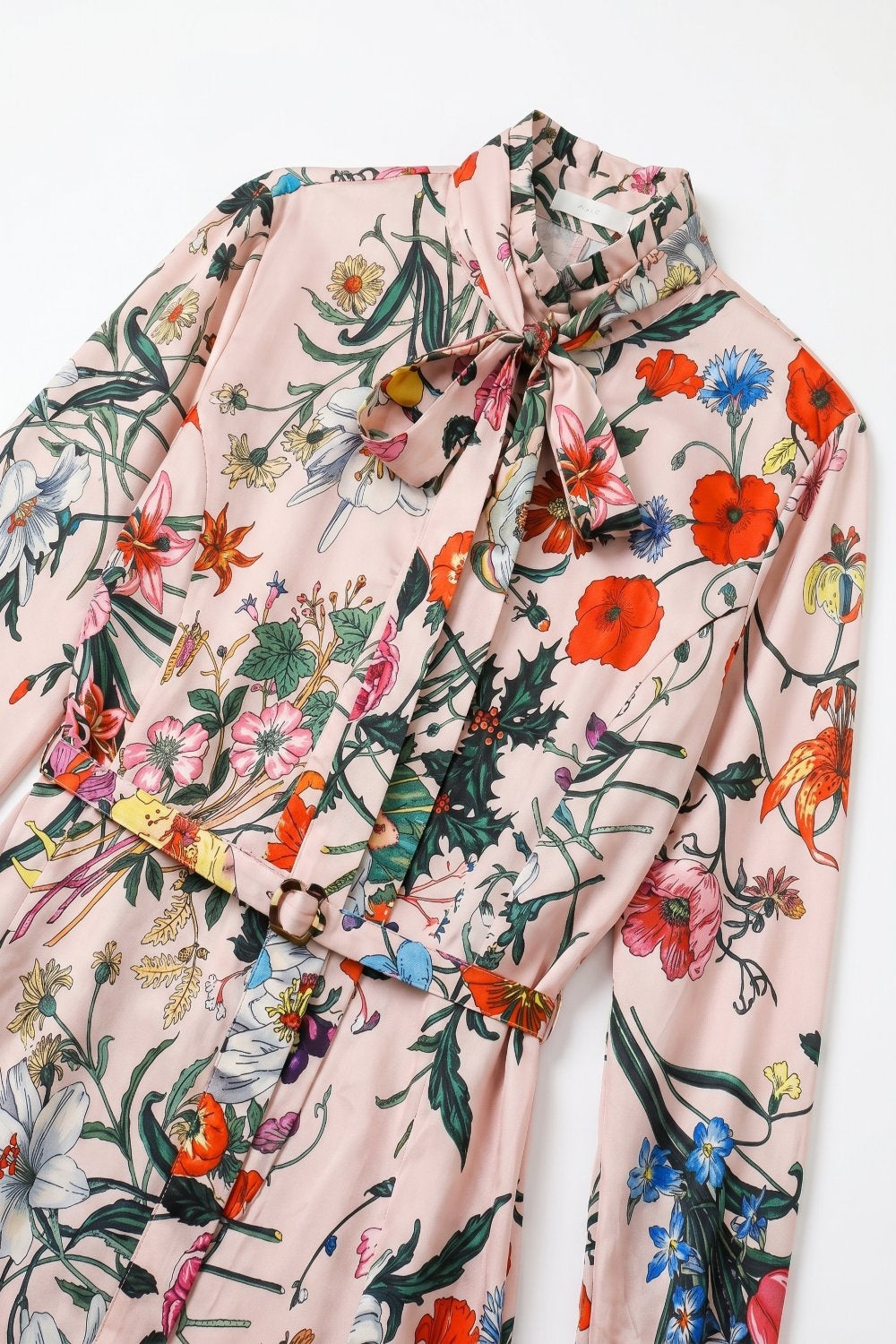 Robe Mini à Col Cravate en Satin Imprimé Floral Rose Ceinturée
