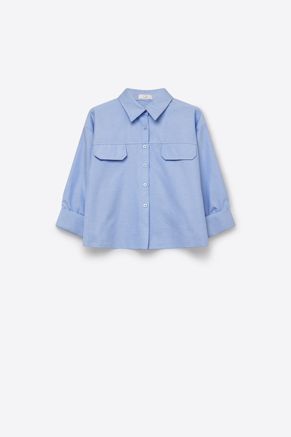 Chemise courte en tissu oxford bleu clair avec manches 3/4