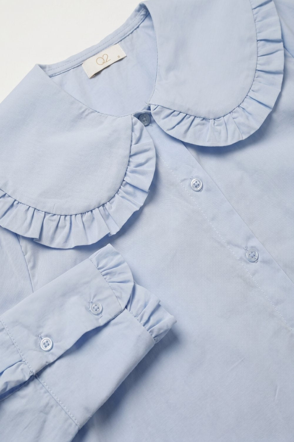 Chemise à manches longues à col à volants en popeline bleu clair coupe classique
