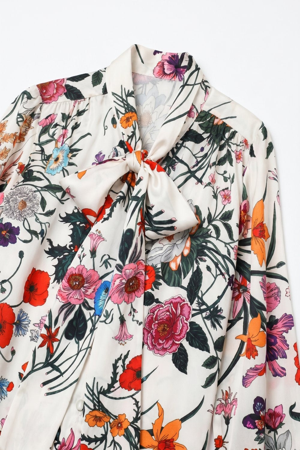 Blouse à manches longues en satin à imprimé floral blanc avec col à nouer