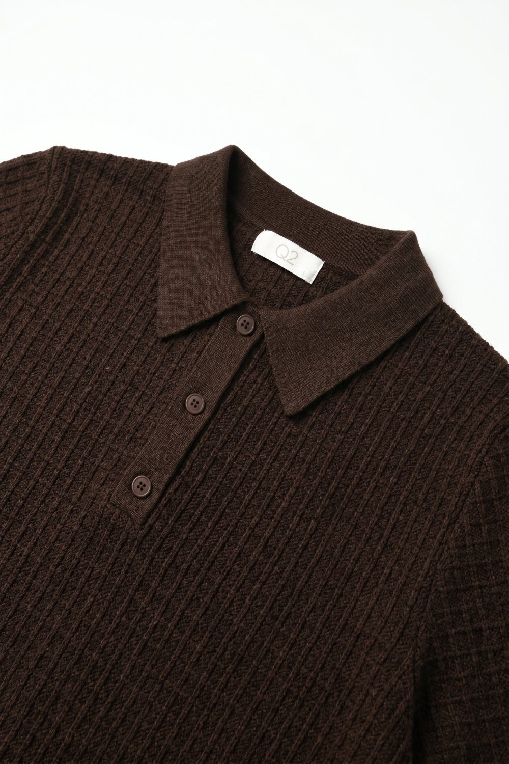 Polo en maille texturée avec manches courtes en marron