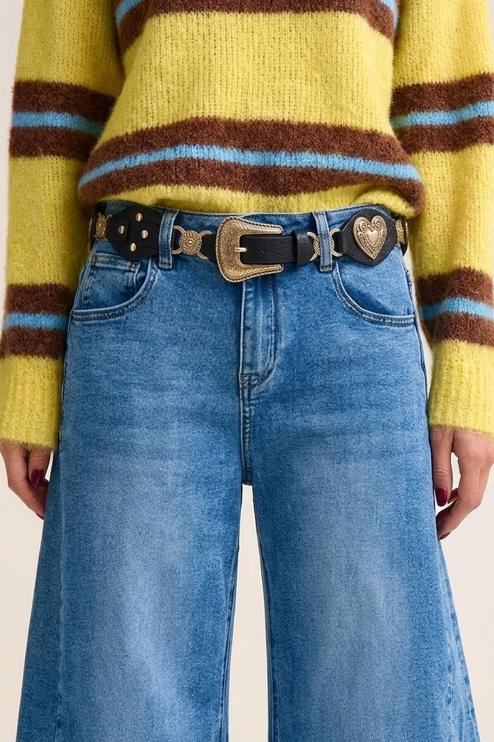 Ceinture noire en similicuir ornée de coeurs avec boucle western