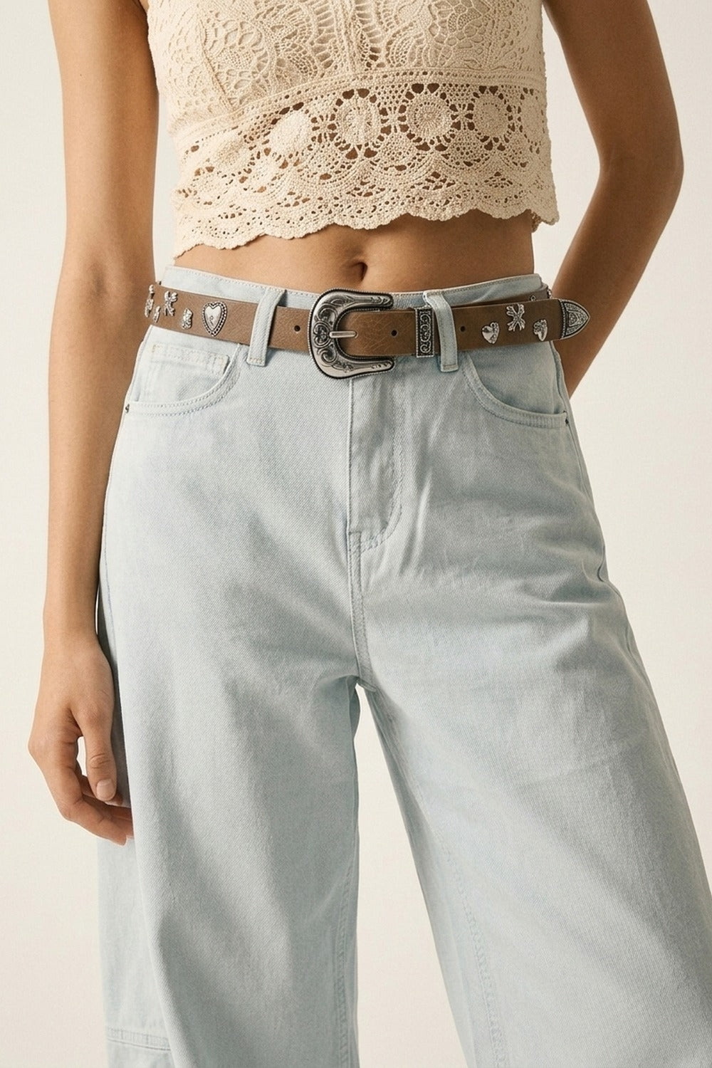 Ceinture Camel en Similicuir avec Boucle Western et Garniture de Clous Argentés