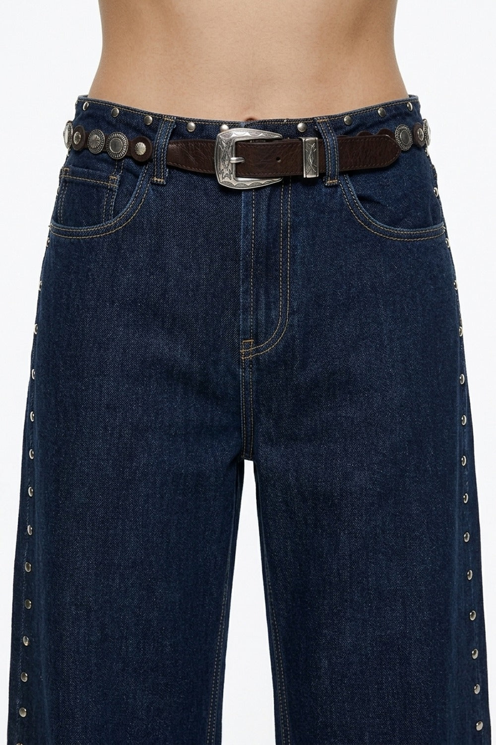 Ceinture fine marron en simili cuir à œillets et boucle style western