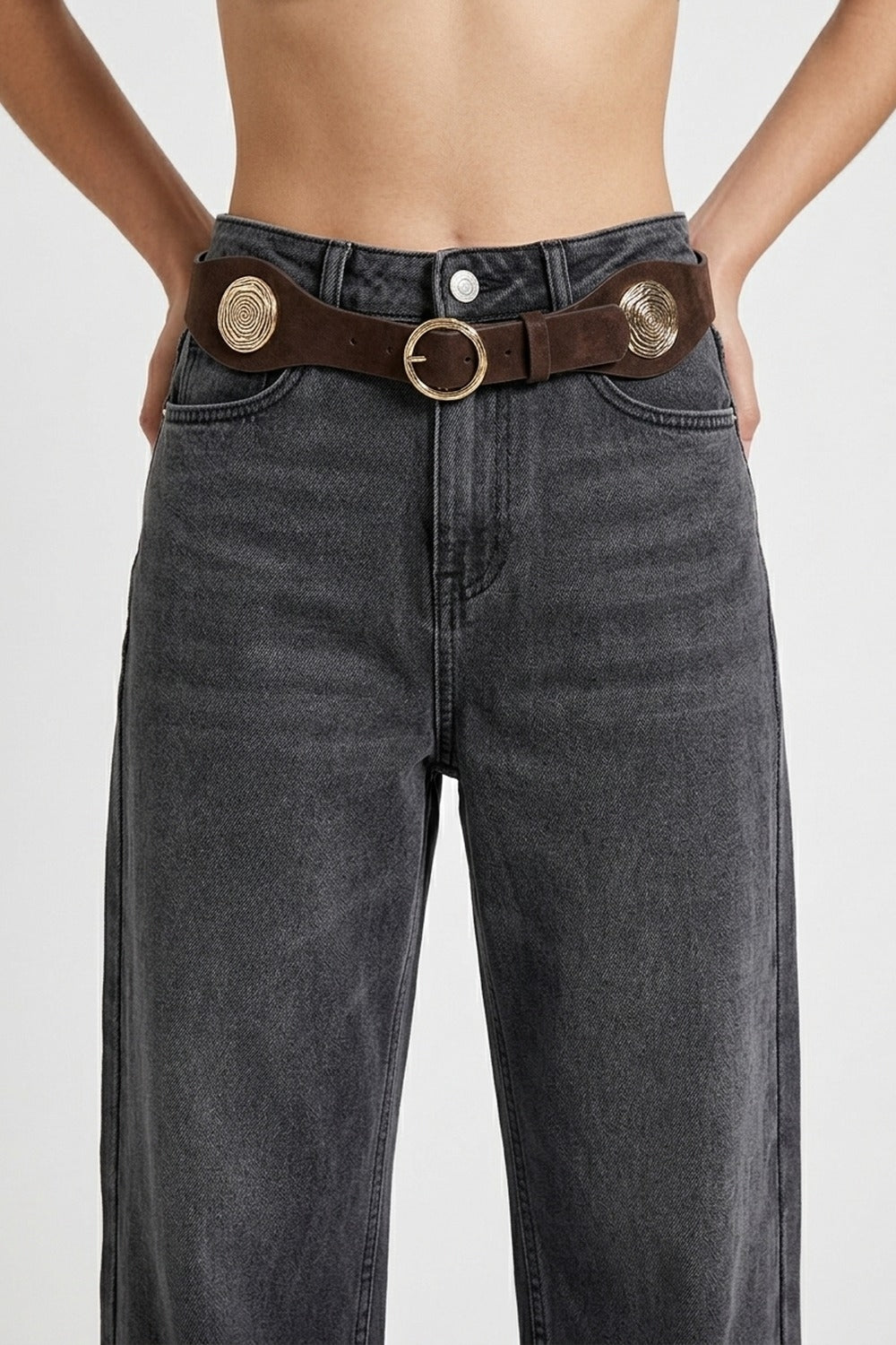 Ceinture de taille marron en fausse suédine avec détail boucle rosette dorée