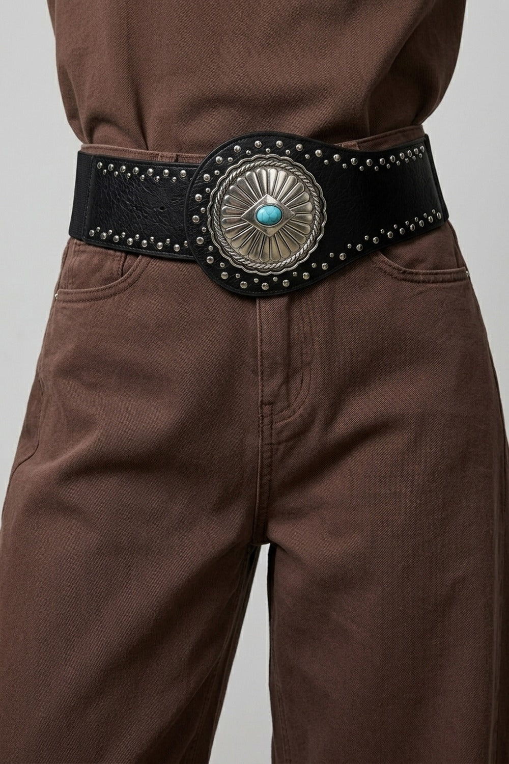 Ceinture Large Noire en Similicuir Cloutée Argentée avec Concho Turquoise