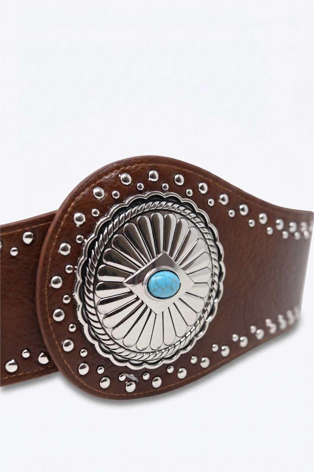 Ceinture large en similicuir marron avec clous argentés et boucle turquoise