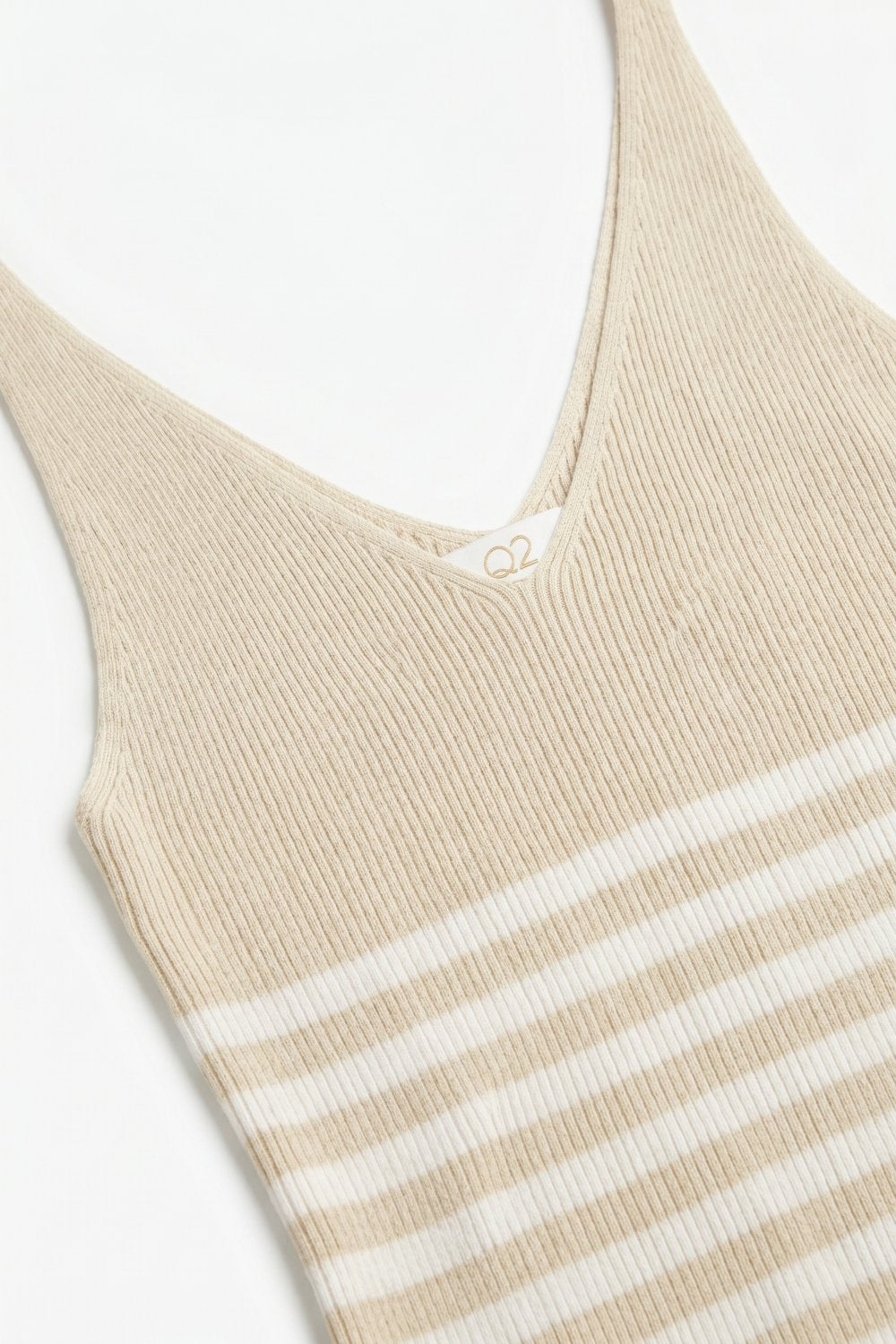 Débardeur ajusté à col en V en maille côtelée à rayures beige