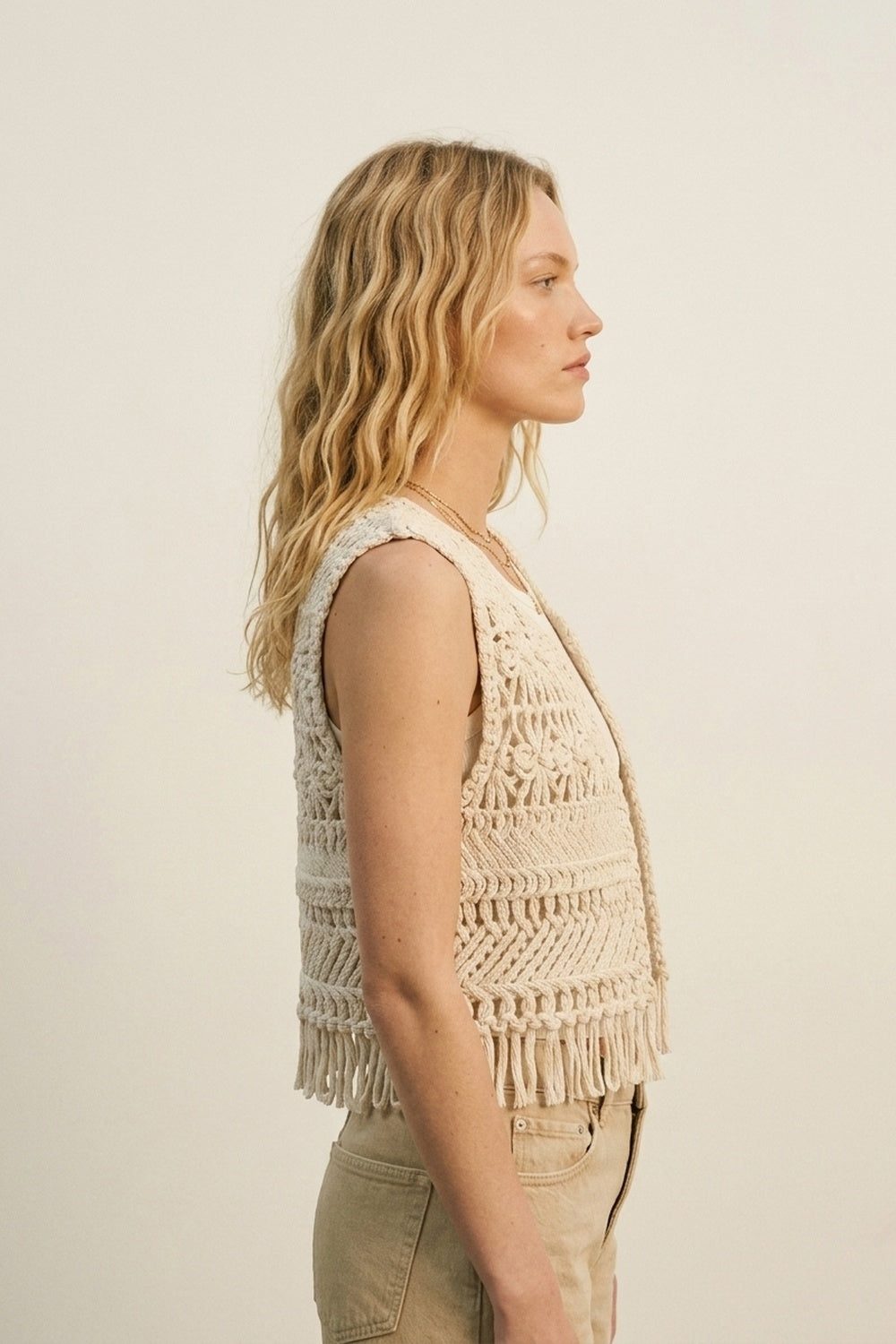 Gilet court en tricot ouvert à franges