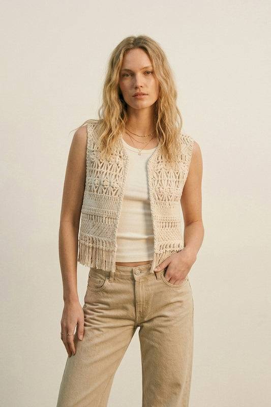 Gilet court en tricot ouvert à franges