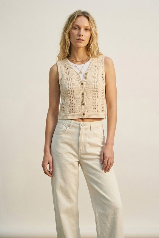 Débardeur court beige en maille torsadée avec boutons sur le devant
