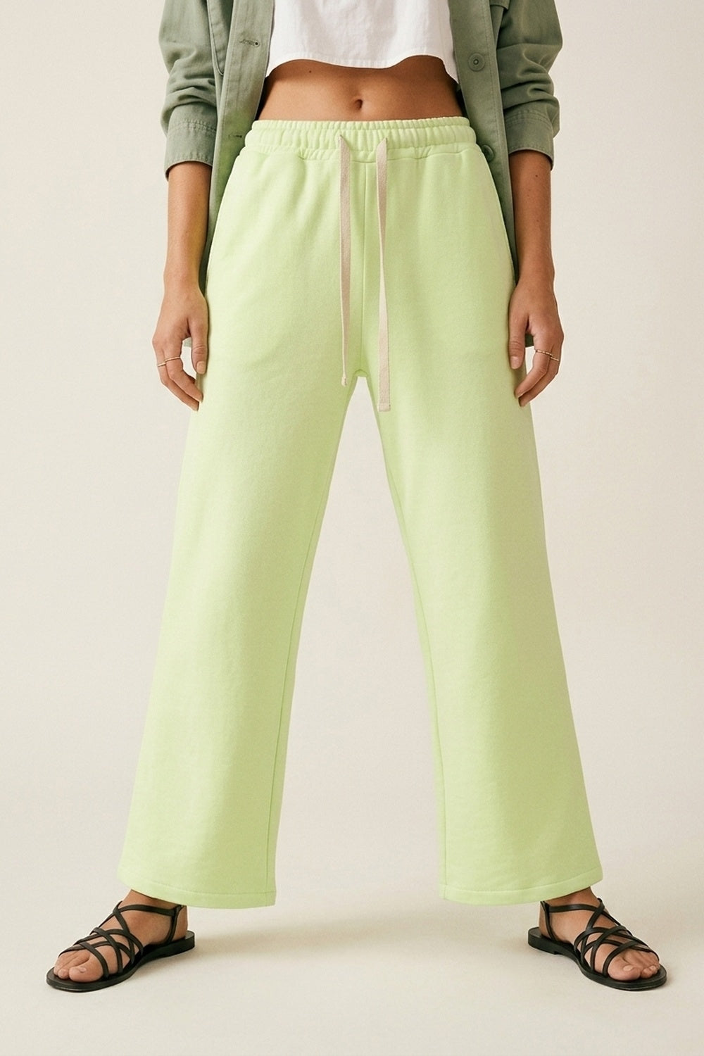 Pantalon de survêtement en tricot vert avec taille élastique et cravate