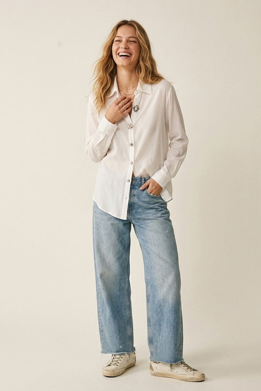 Blouse blanche ornée à boutons en tissu tencel