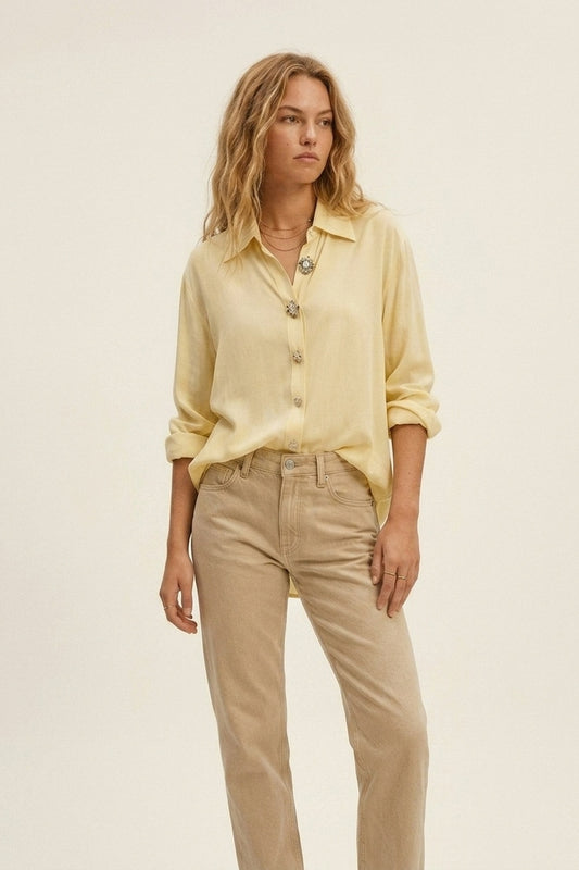 Blouse boutonnée jaune beurre ornée en tissu tencel