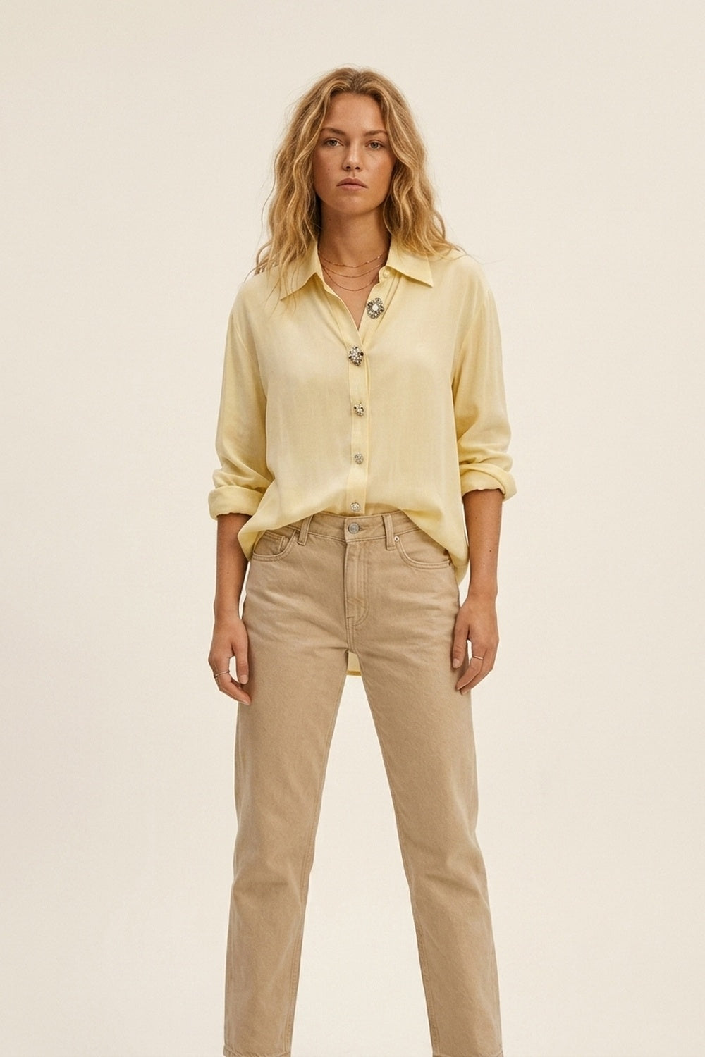 Blouse boutonnée jaune beurre ornée en tissu tencel