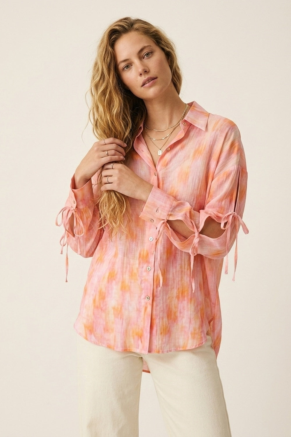 Chemise à boutons surdimensionnée rose avec manches nouées