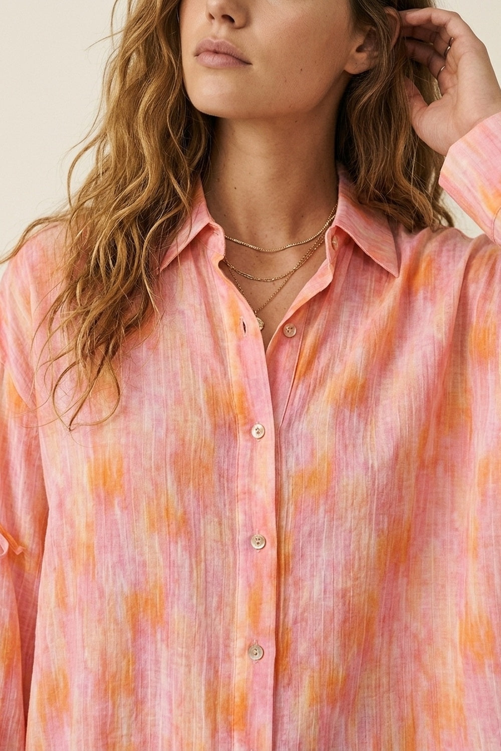 Chemise à boutons surdimensionnée rose avec manches nouées