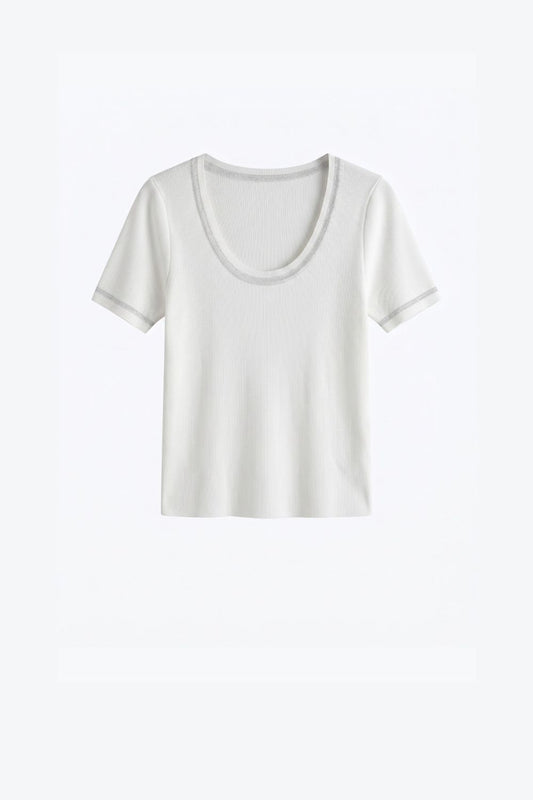 Pull blanc en tricot côtelé à encolure dégagée avec bordure en lurex brillant