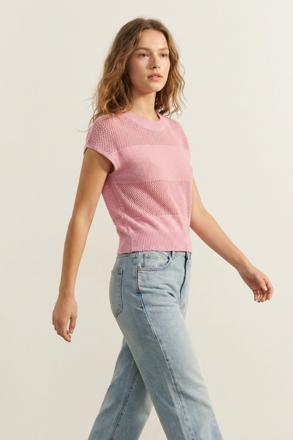 Débardeur en crochet rose à maille ajourée
