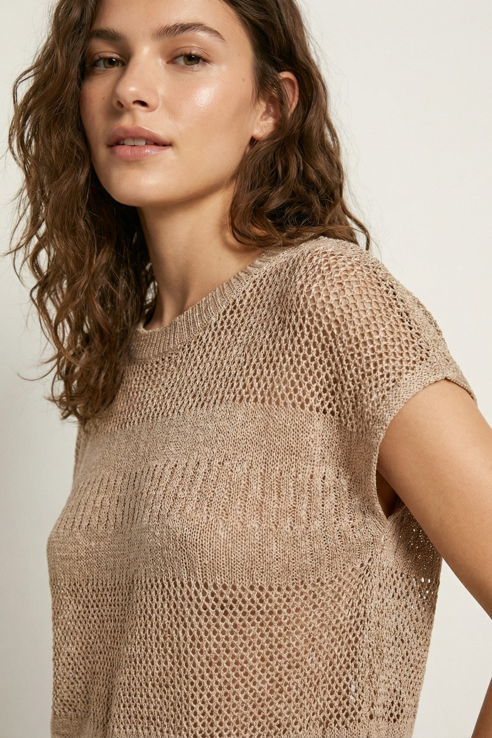 Pull à manches courtes en crochet beige