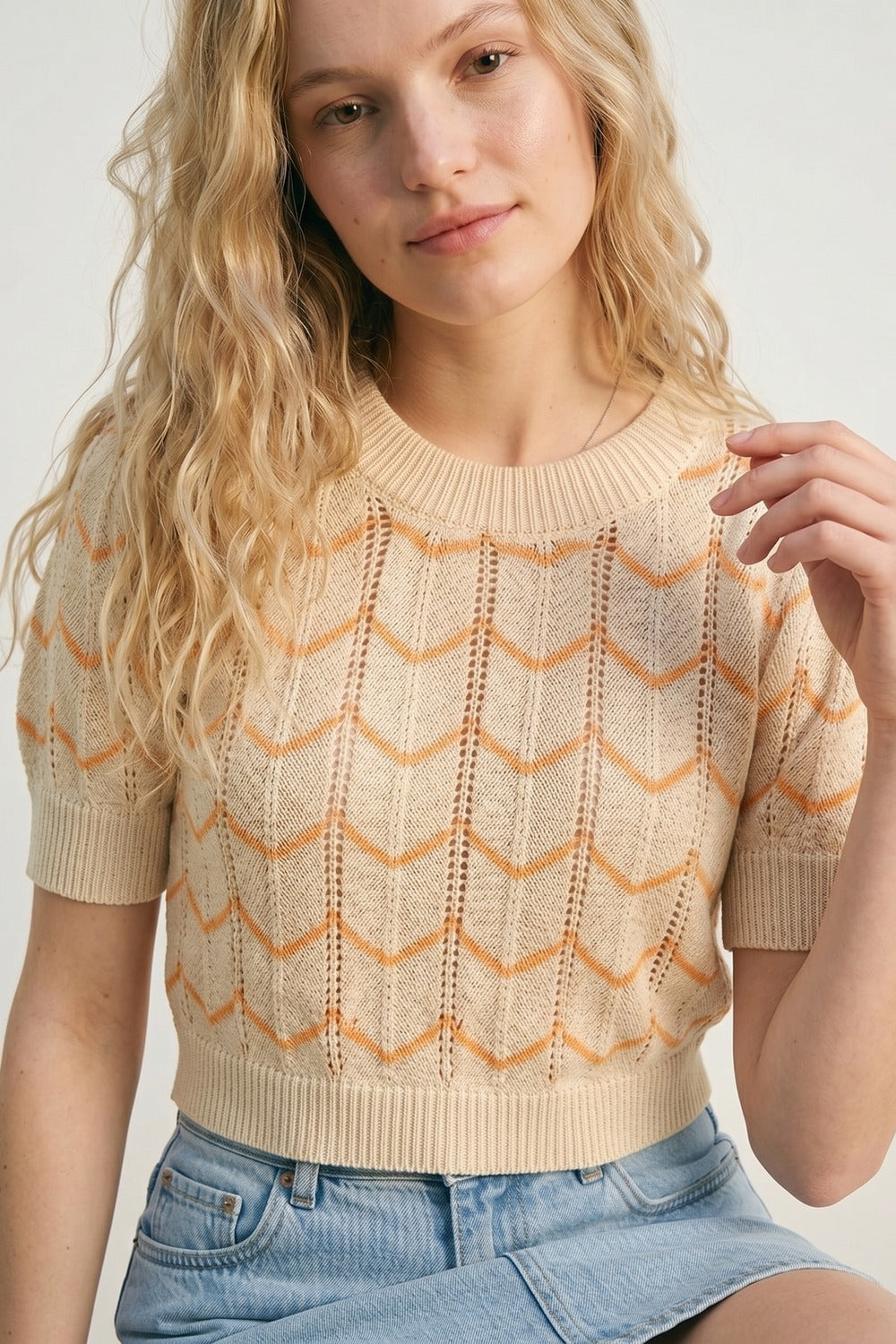 Pull court en tricot fin imprimé chevrons jaune clair