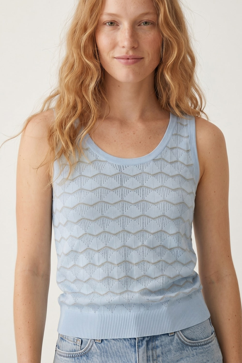 top sans manches en tricot pointelle à chevrons bleu clair
