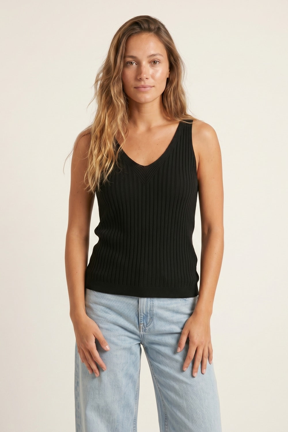 Débardeur Noir à Côtes en Tricot Col V