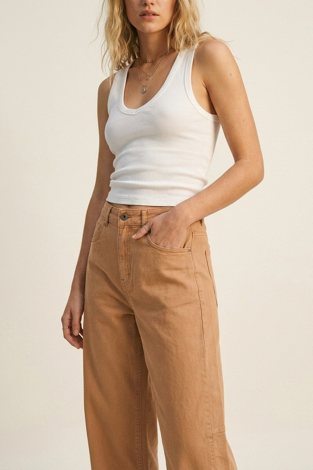 Pantalon orange large style tonneau avec ourlets roulés