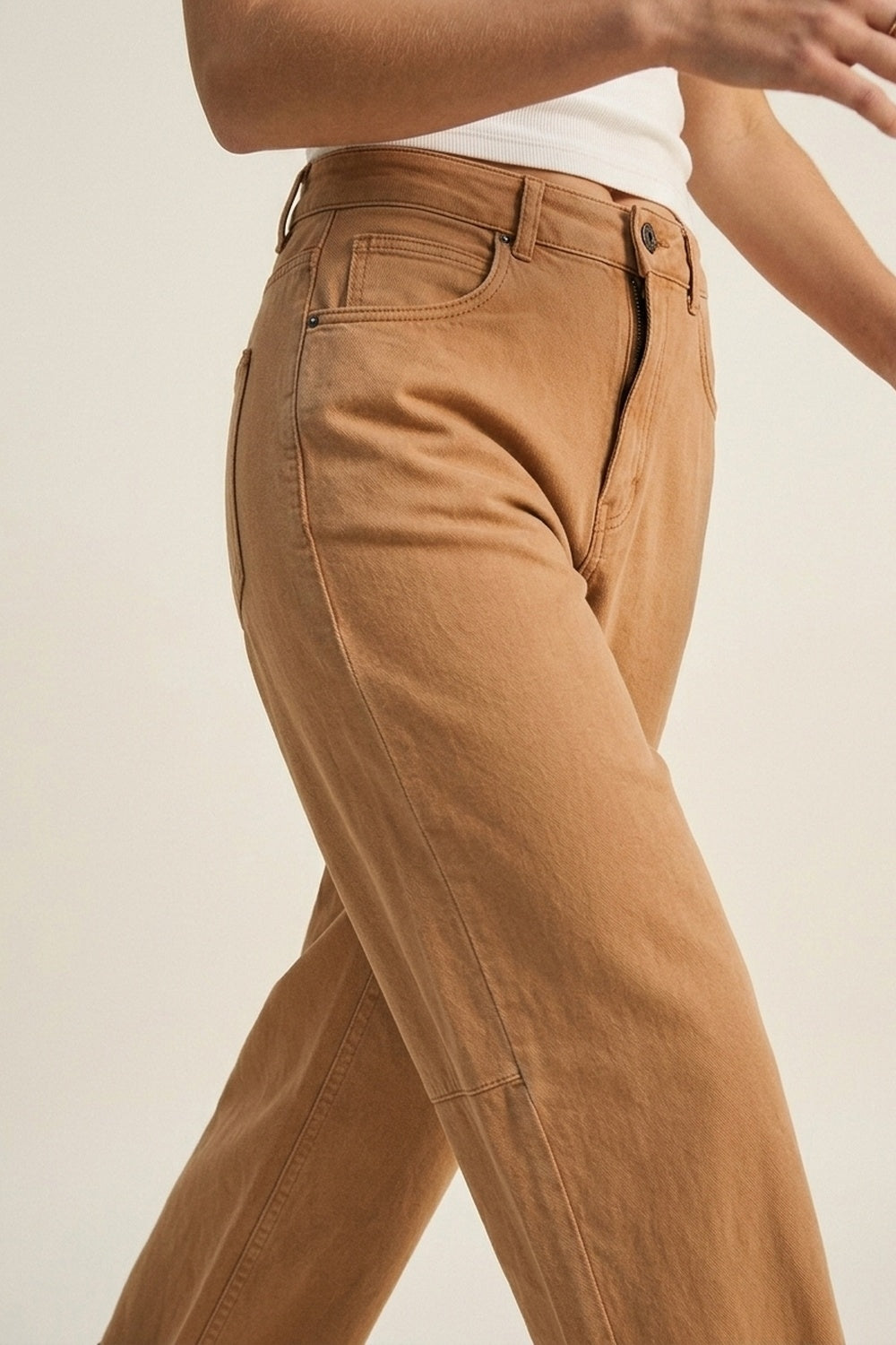 Pantalon orange large style tonneau avec ourlets roulés