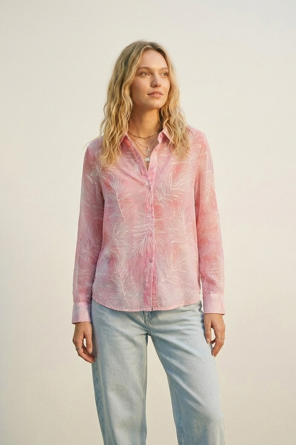 Chemise rose transparente à imprimé feuille avec tissu translucide