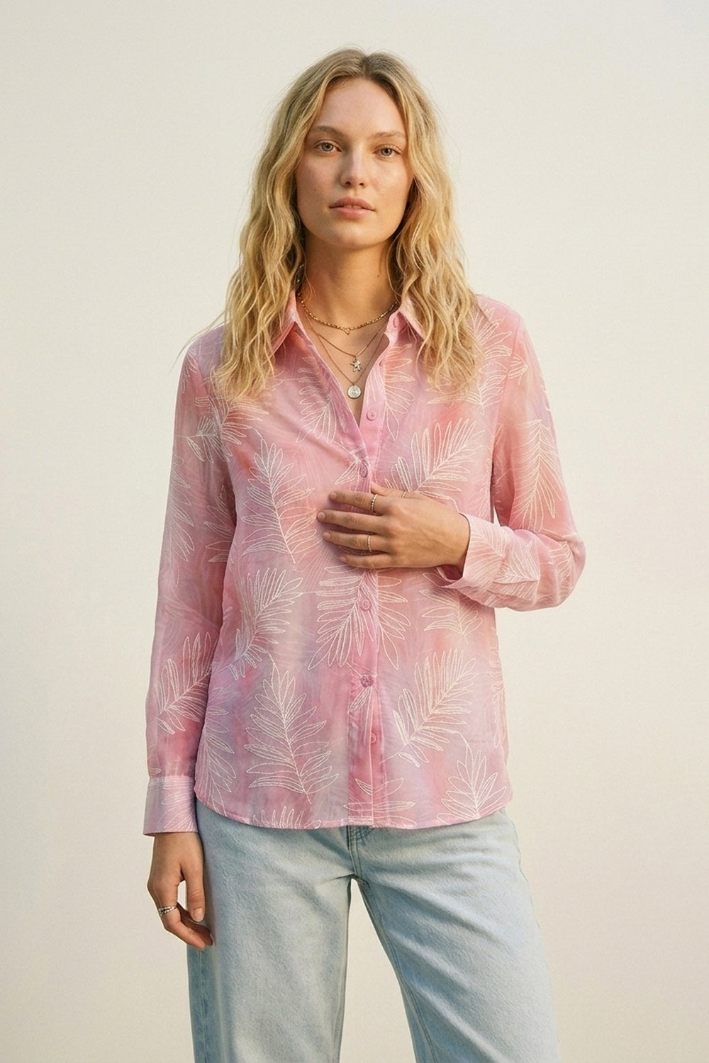 Chemise rose transparente à imprimé feuille avec tissu translucide