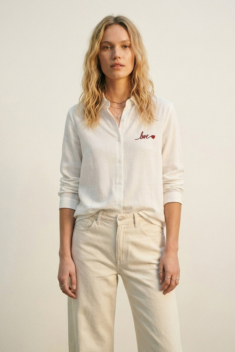 Chemise Blanche à Boutons avec Broderie Rouge "Love"
