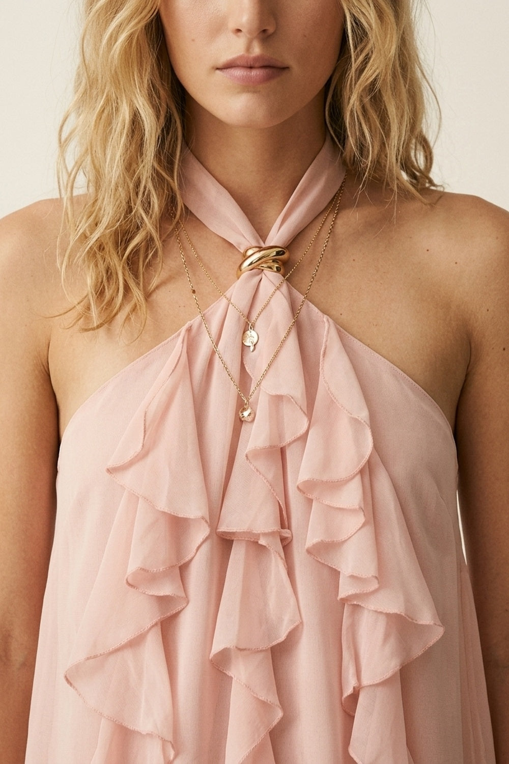 Haut sans manches à encolure licou avec détails à volants en chiffon de couleur rose clair
