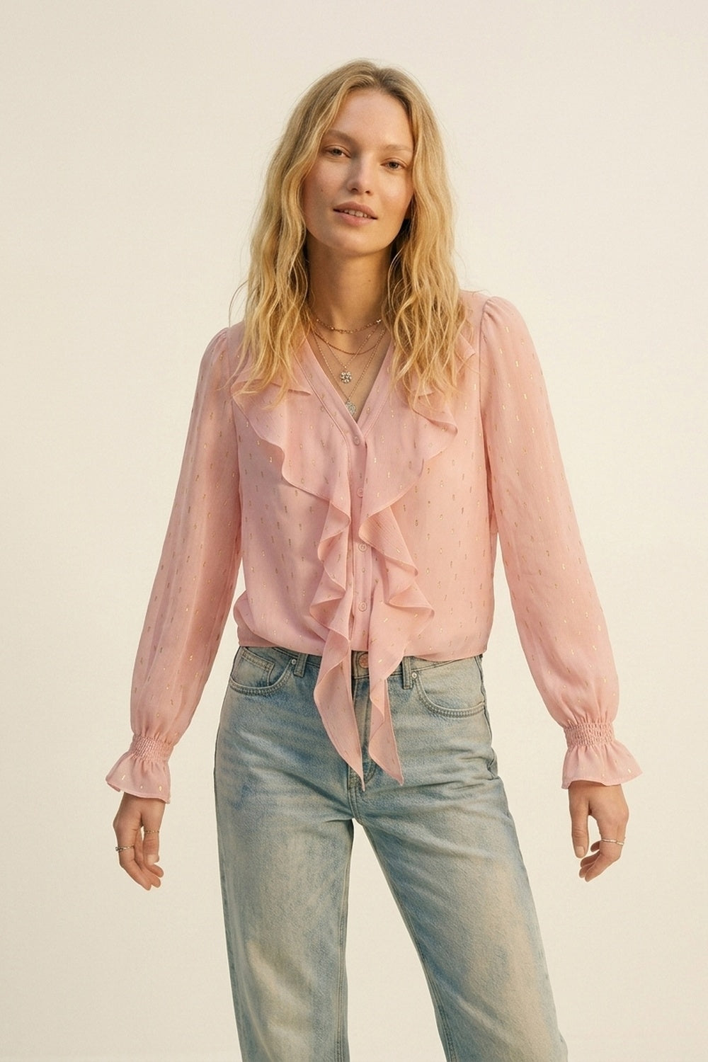 Blouse à boutons en mousseline à volants et pois dorés en rose clair
