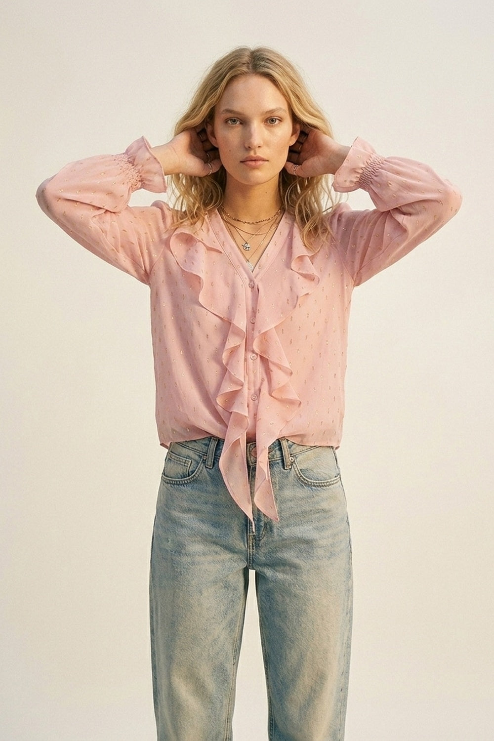 Blouse à boutons en mousseline à volants et pois dorés en rose clair