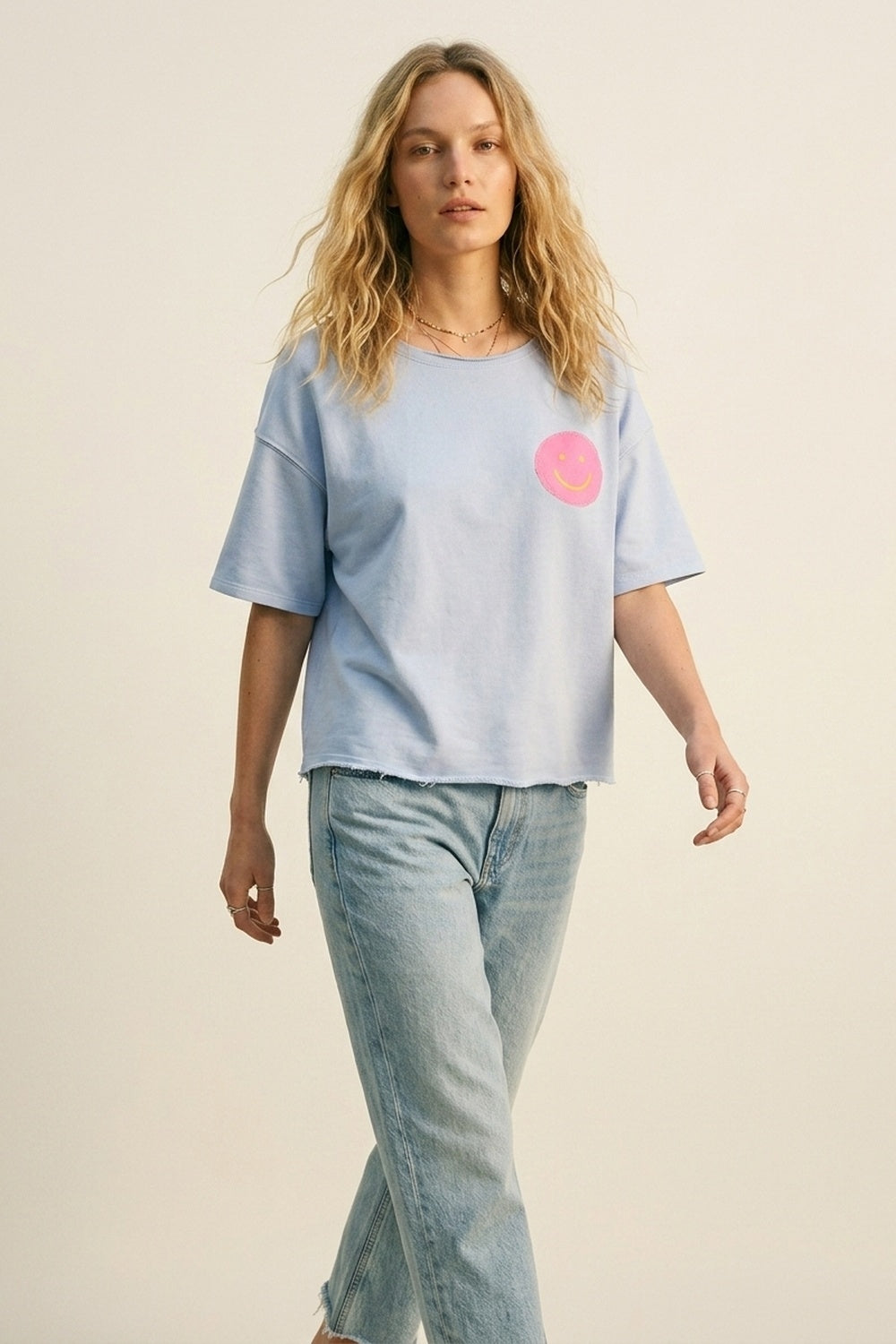 Sweat-shirt bleu clair coupe décontractée avec Smiley rose