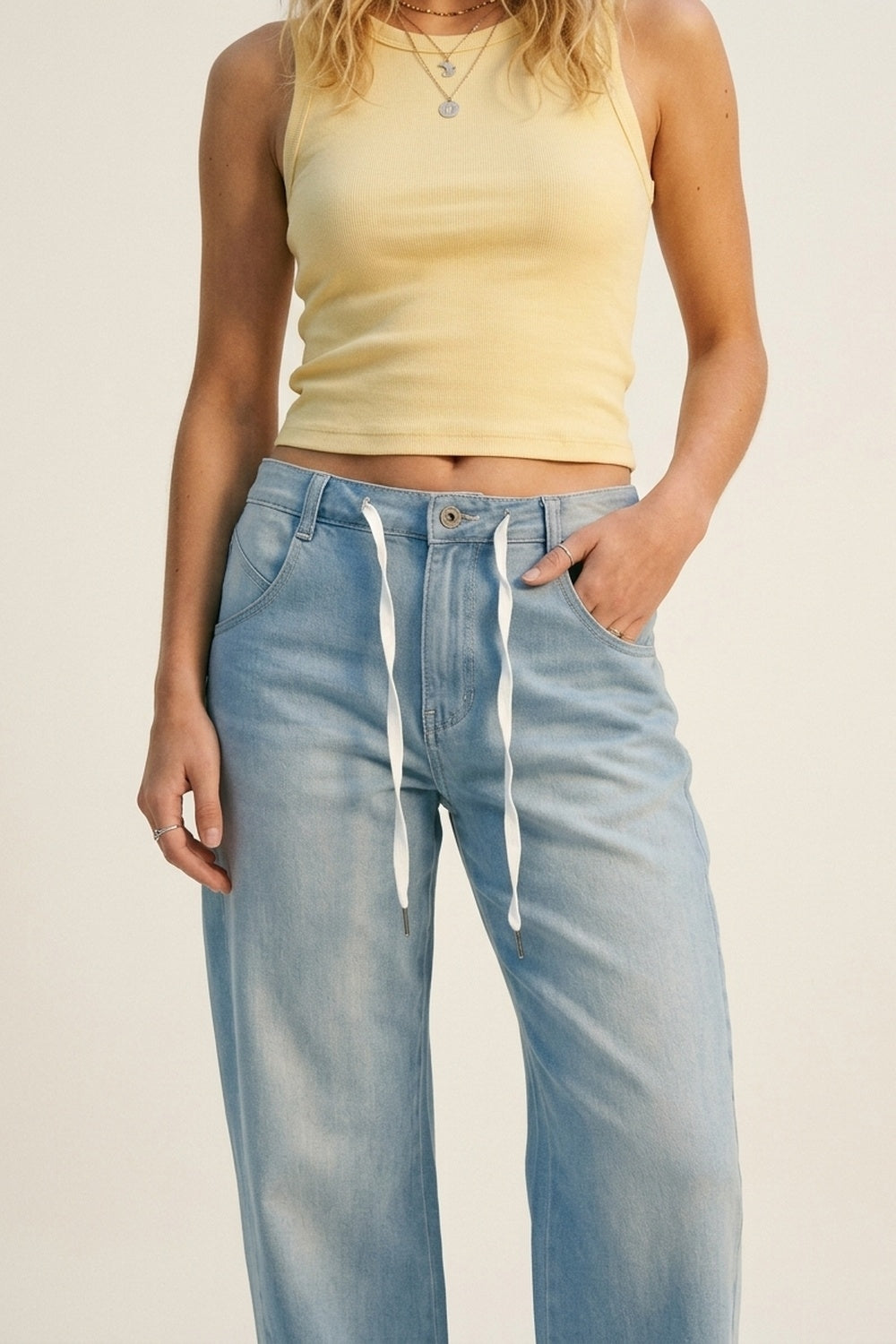 Jeans en denim bleu clair à cordon de serrage coupe décontractée