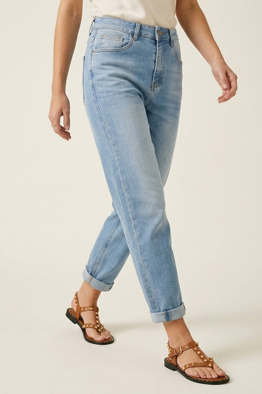 Jean mom style en denim bleu clair à coupe ajustée longueur cheville
